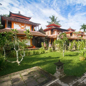 https://dev.windowtraveler.com/image/cache/catalog/Akomodasi/suly%20resort%20ubud/sullyresortandspa2-300x300.jpg