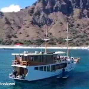 https://dev.windowtraveler.com/image/cache/catalog/Indonesia%20Travel%20Marketplace/Pinisi%20gibran/OT1-300x300.jpg