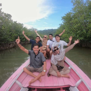 https://dev.windowtraveler.com/image/cache/catalog/Indonesia%20Travel%20Marketplace/mandeh/pict2-300x300.jpg