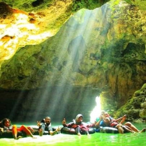 https://dev.windowtraveler.com/image/cache/catalog/tourtravel/Deo%20Goa%20Pindul/pindul6-300x300.jpg